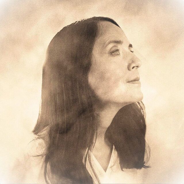 María Parra lanza su nuevo single «Semilla de Otoño»